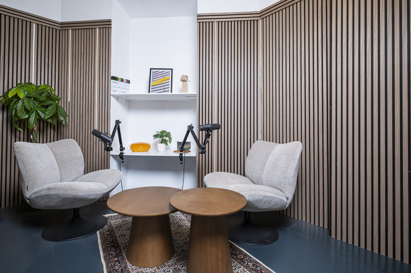 Podcast Aufnahmeraum Wuppertal mit professionellem Equipment